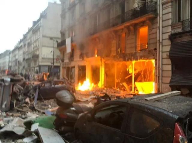 巴黎市中心天然气爆炸现场图