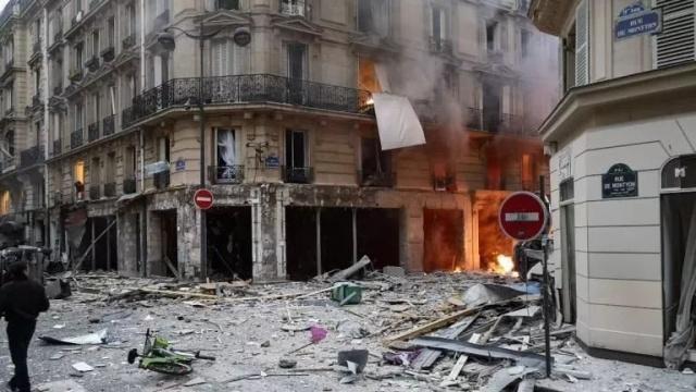 巴黎市中心爆炸导致商铺受损